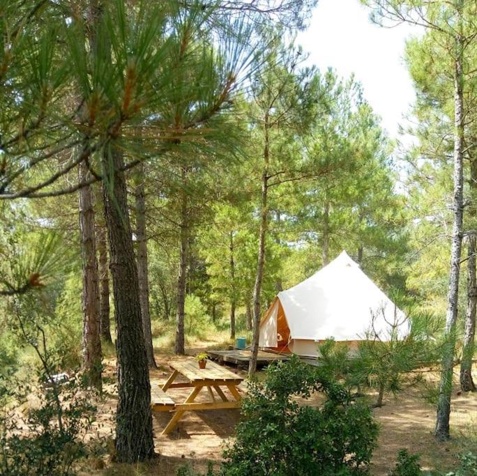 Forest Days Navés Buitenkant foto